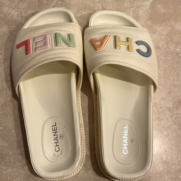 100% AUTHENTIC CHANEL SANDALS - Picture 3 of 8